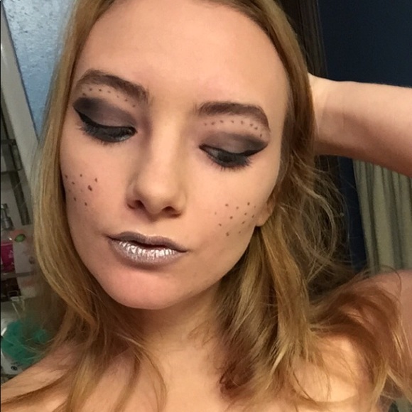 Meet your Posher, Megan - Picture 4 of 5